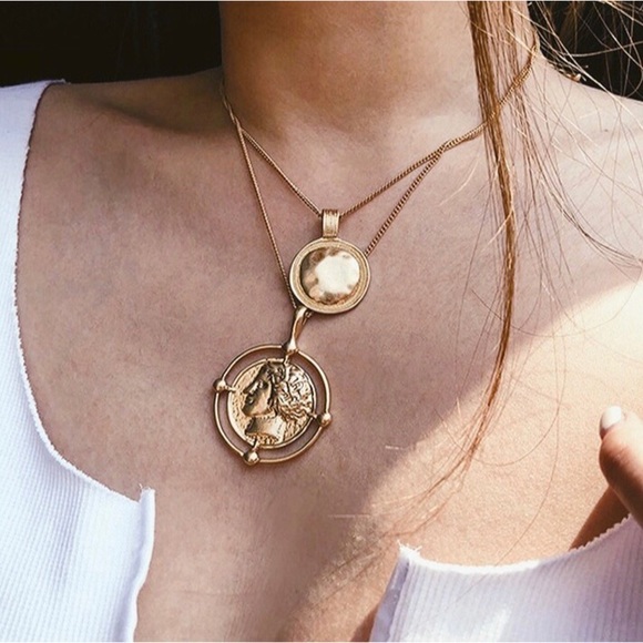 Jewelry - 18k Gold Coin Pendant Layered Necklace
